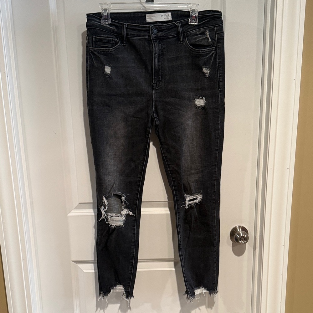Chic Distressed Black Skinny Jeans